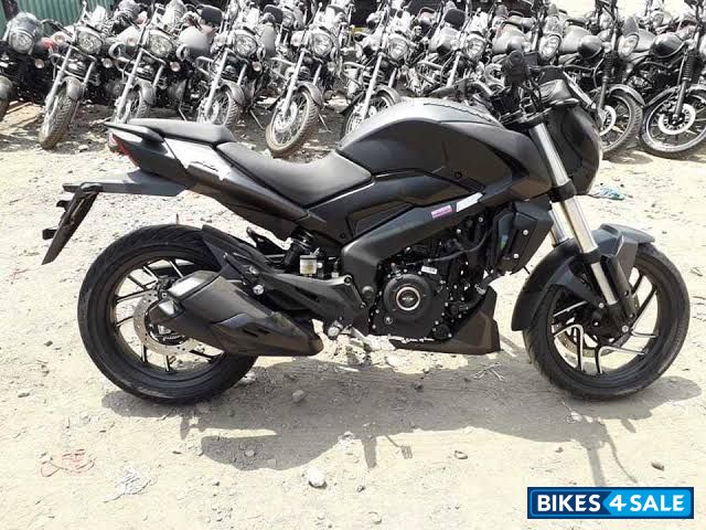 Black Bajaj Dominar 400 Disc