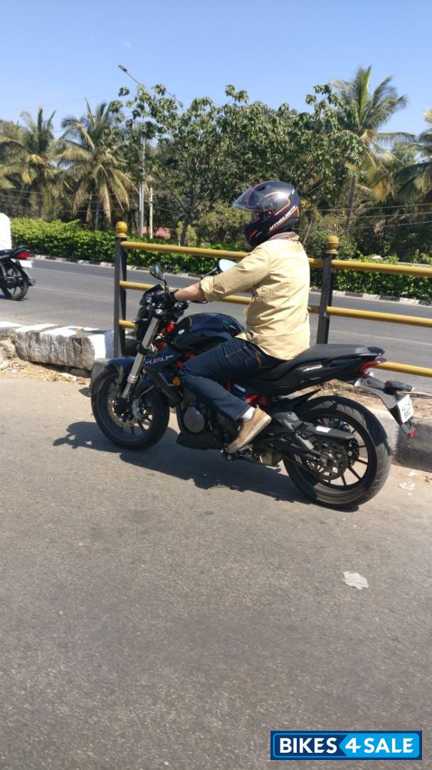 Black Benelli TNT 300