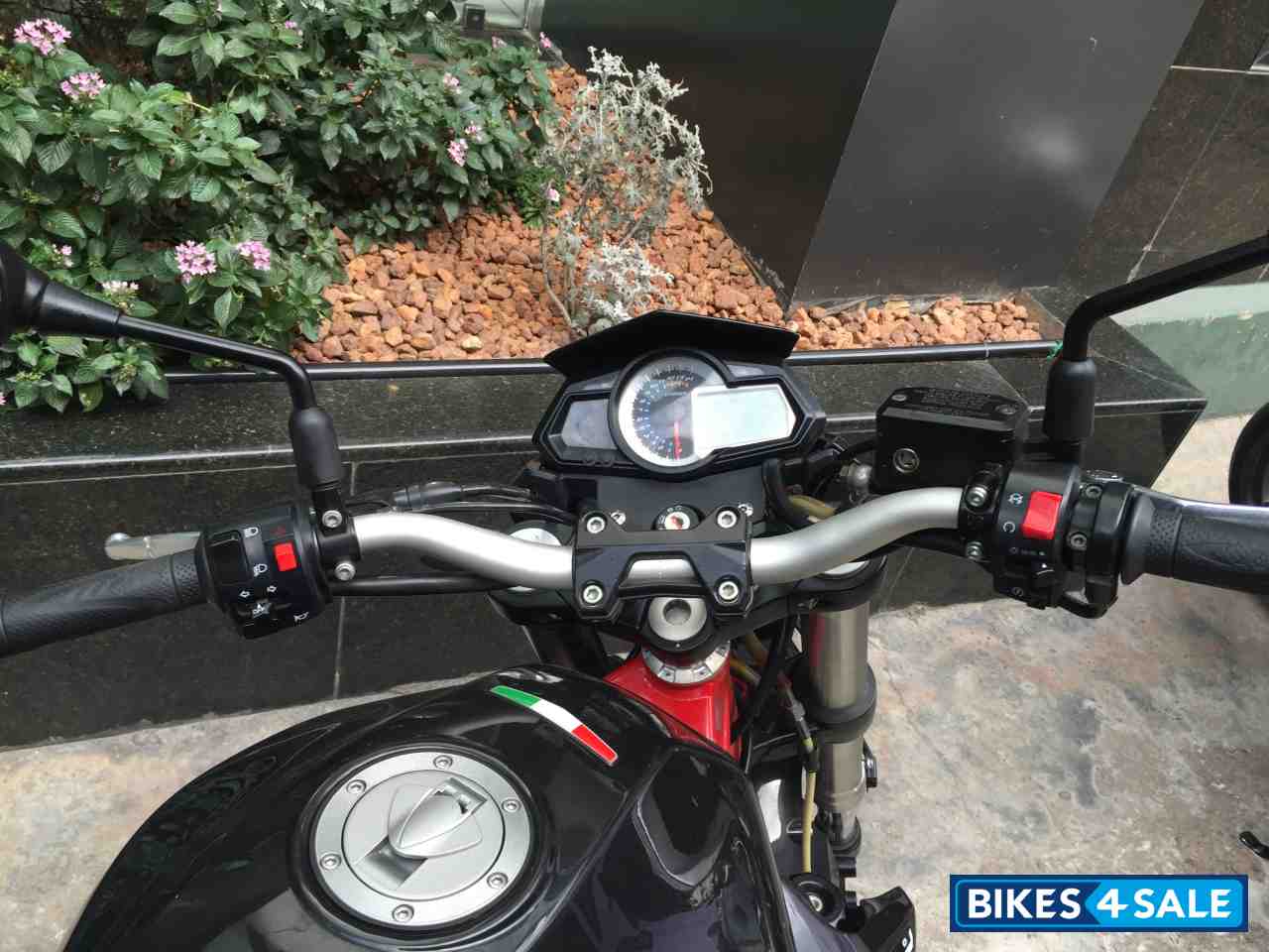 Black Benelli TNT 300