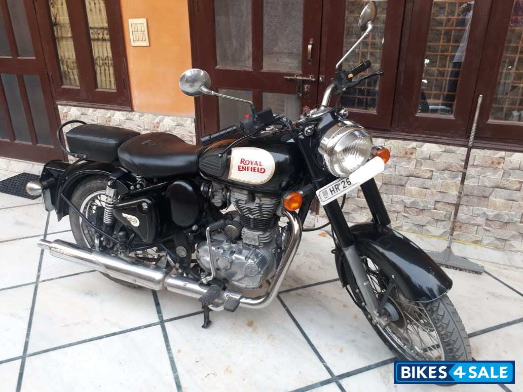 Black Royal Enfield Classic 350