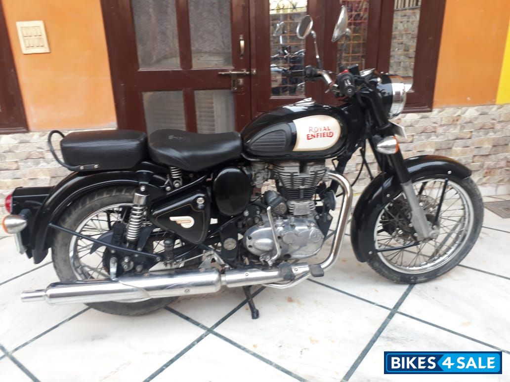 Black Royal Enfield Classic 350 Black Royal Enfield Classic 350