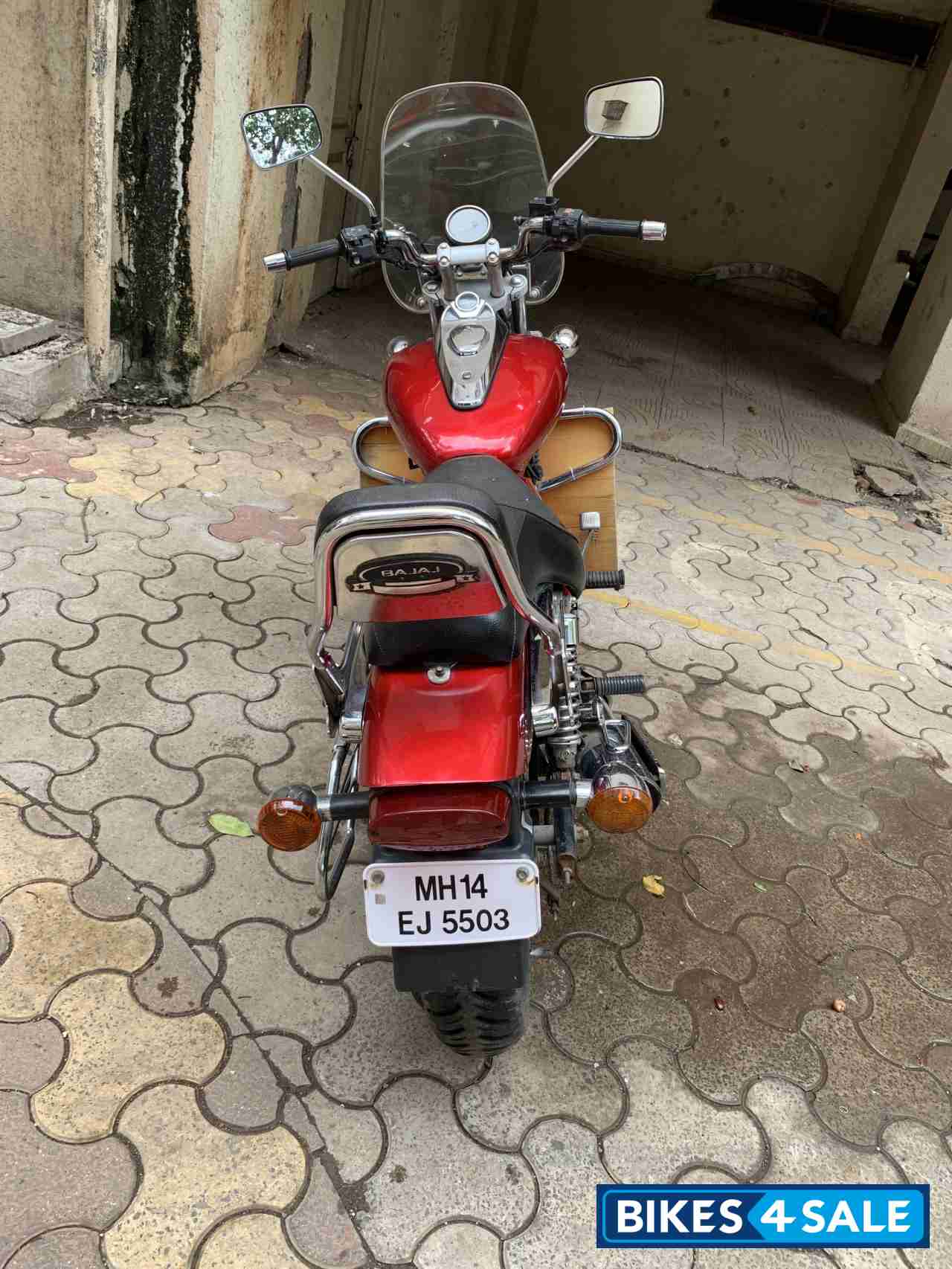 Red Bajaj Avenger 220 DTS-i Red Bajaj Avenger 220 DTS-i