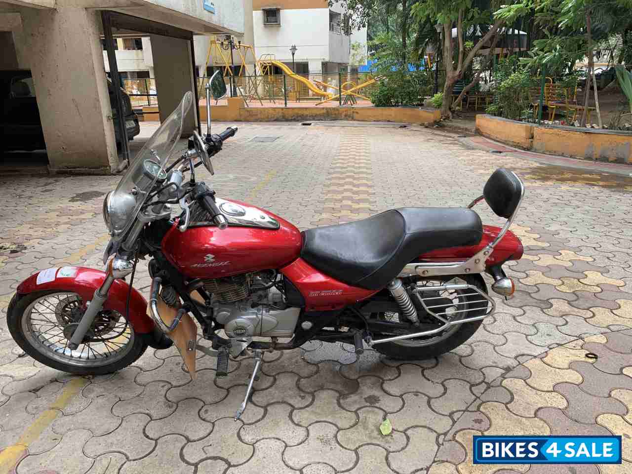 Red Bajaj Avenger 220 DTS-i Red Bajaj Avenger 220 DTS-i