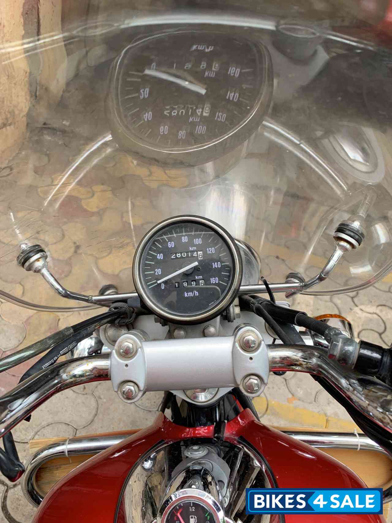 Red Bajaj Avenger 220 DTS-i Red Bajaj Avenger 220 DTS-i