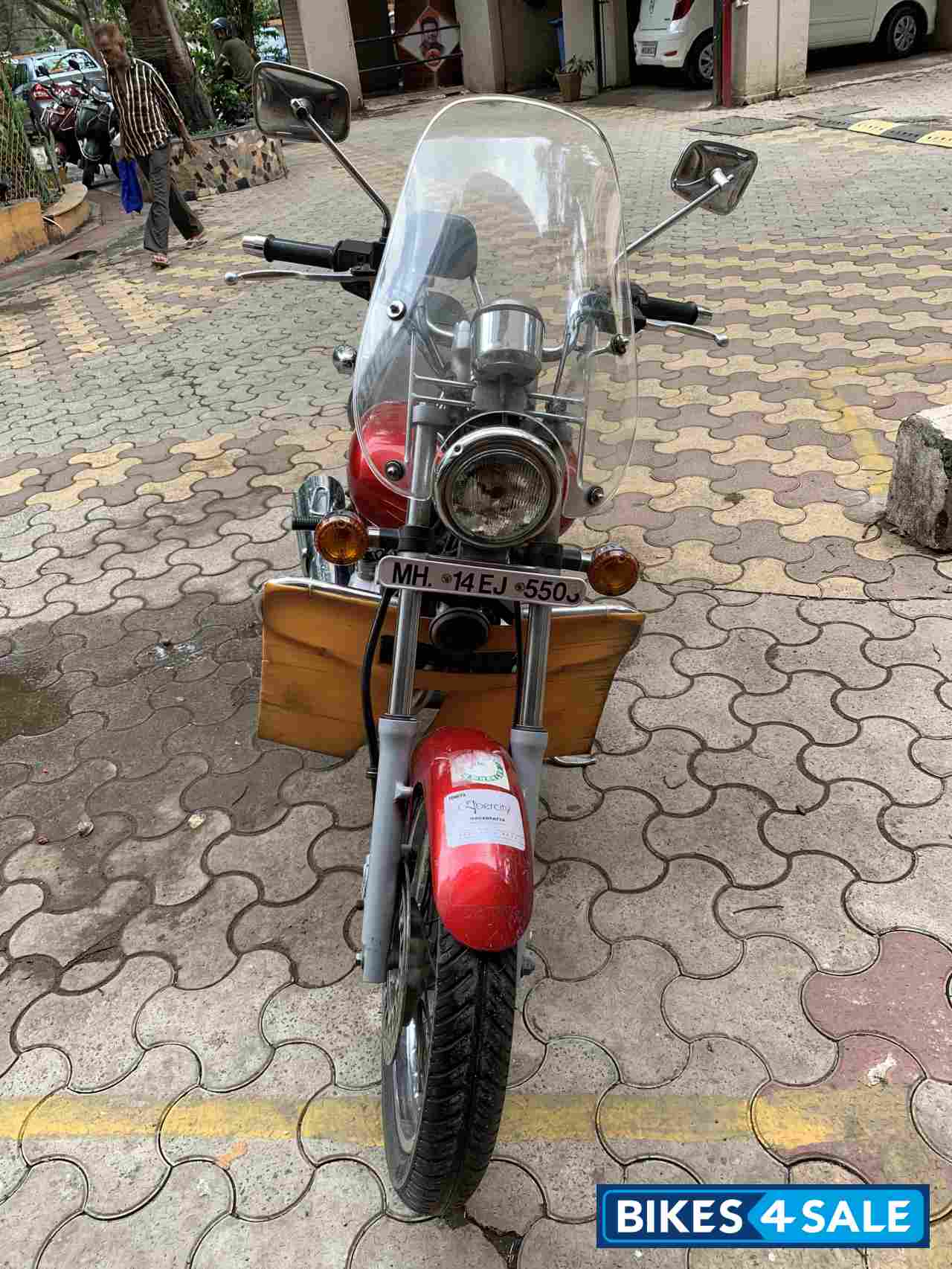 Red Bajaj Avenger 220 DTS-i Red Bajaj Avenger 220 DTS-i