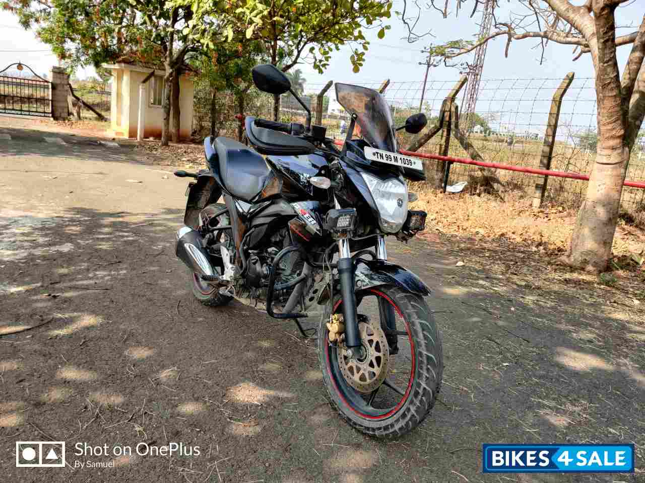 Black Suzuki Gixxer ABS