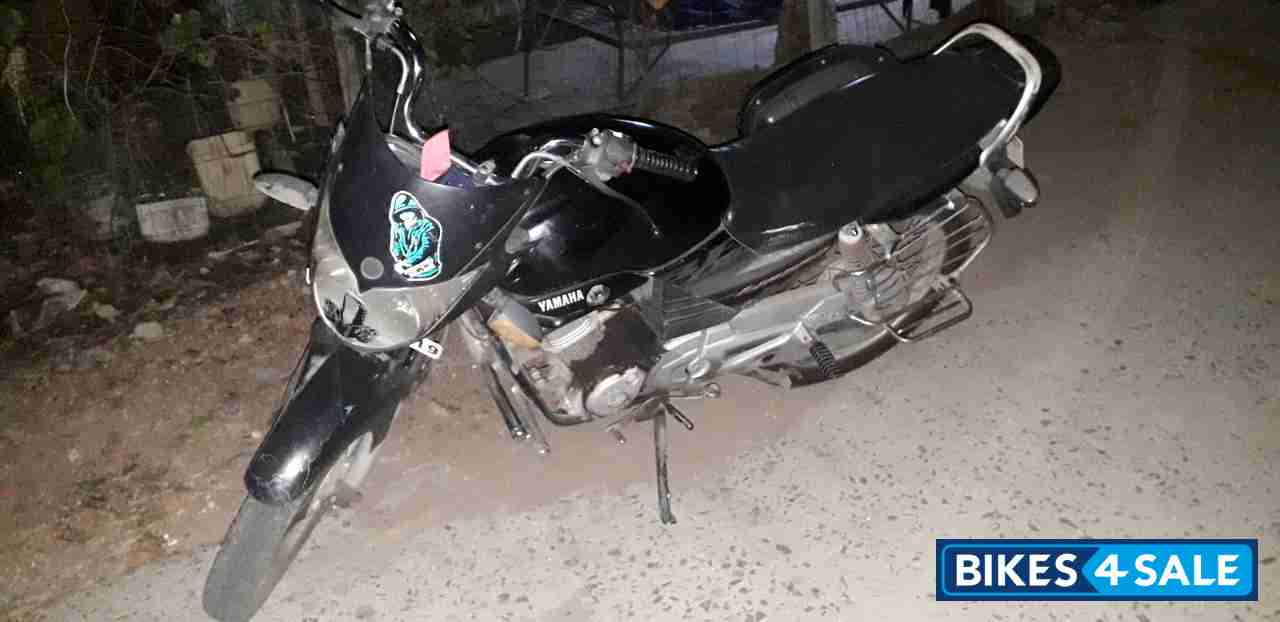 Black Yamaha Libero G5