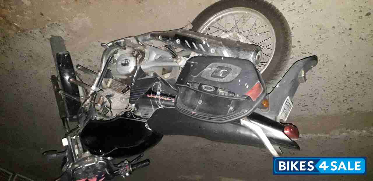 Black Yamaha Libero G5