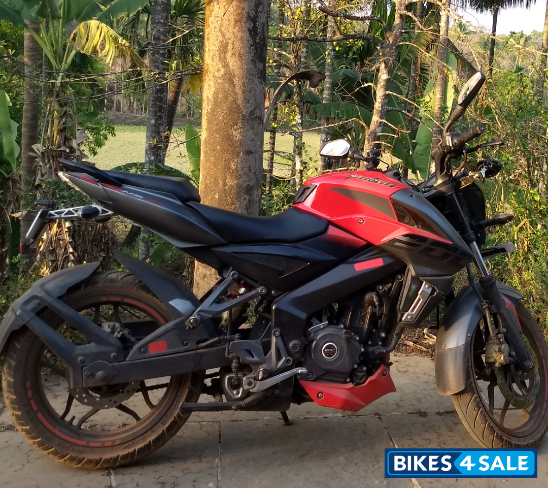 Bajaj Pulsar 200 NS