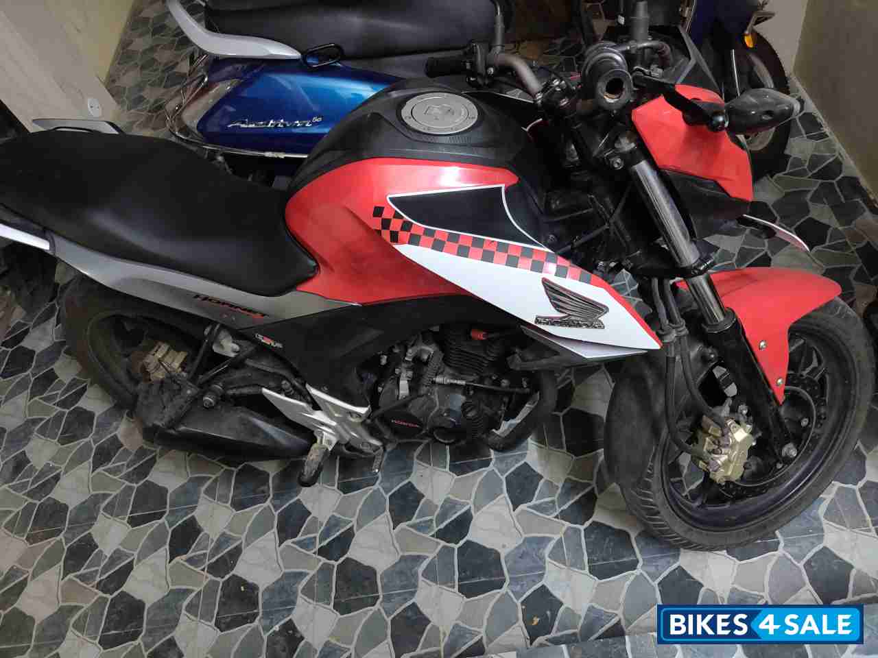 Sports Red Honda CB Hornet 160R