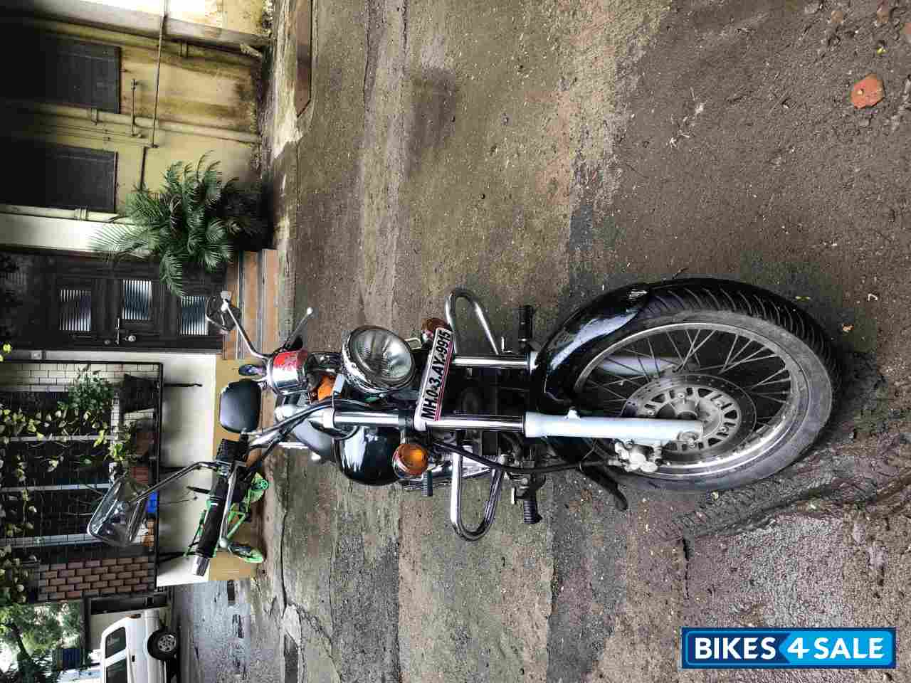 Black Bajaj Avenger 220 DTS-i