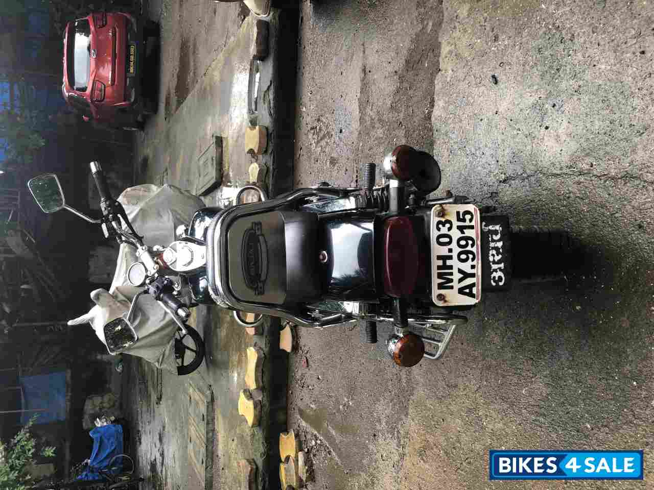 Black Bajaj Avenger 220 DTS-i Black Bajaj Avenger 220 DTS-i