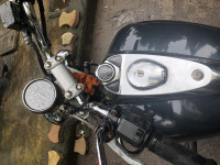 Black Bajaj Avenger 220 DTS-i