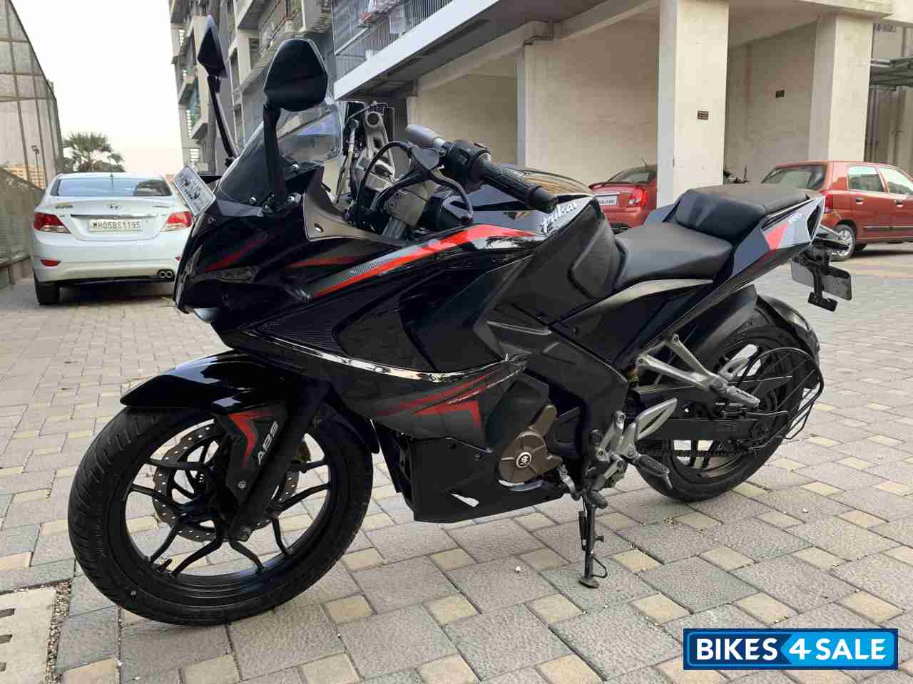 Bajaj Pulsar RS 200 ABS