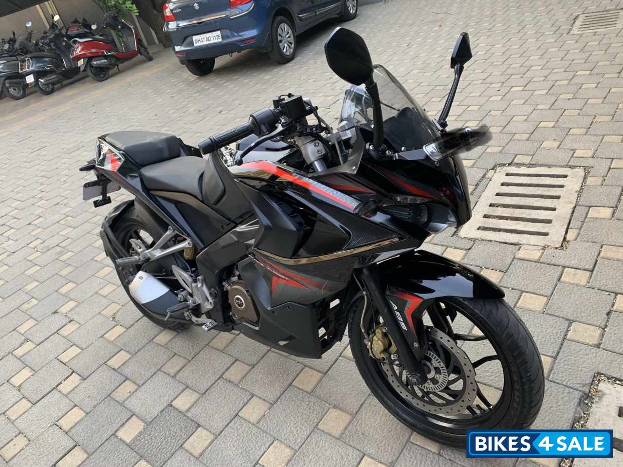 Bajaj Pulsar RS 200 ABS
