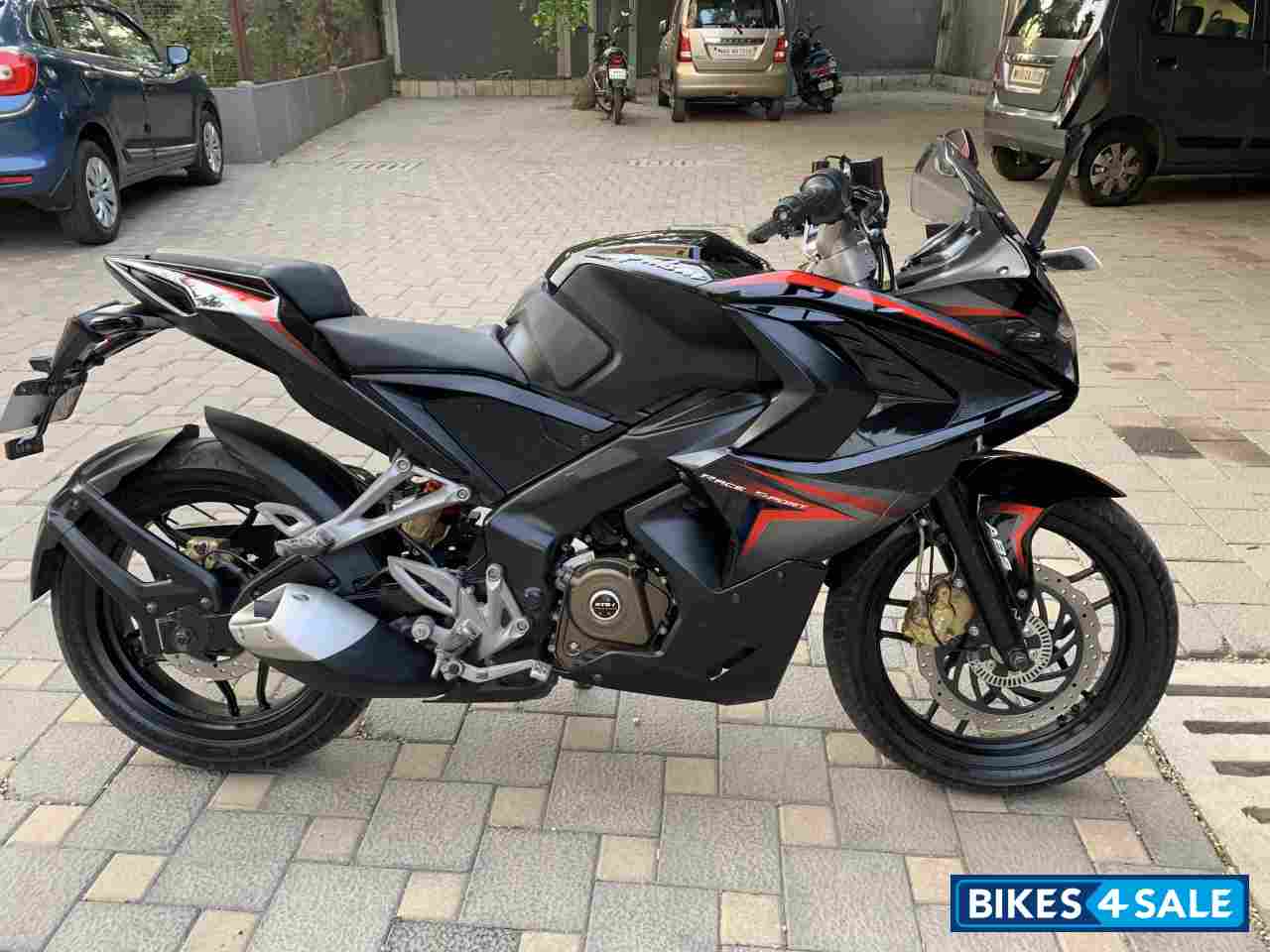 Bajaj Pulsar RS 200 ABS