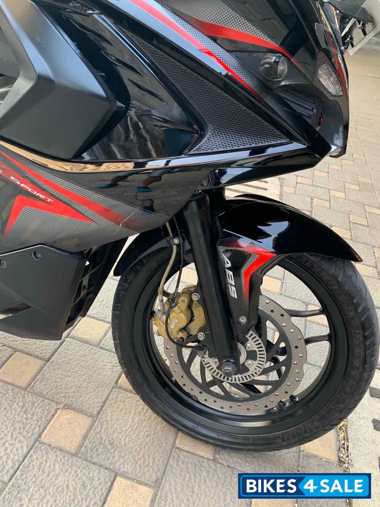 Bajaj Pulsar RS 200 ABS