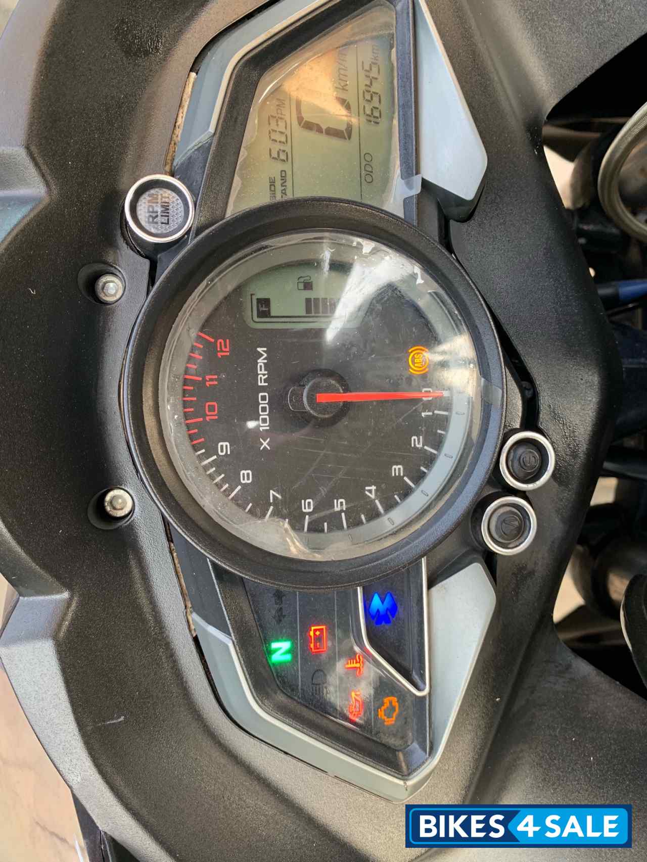 Bajaj Pulsar RS 200 ABS