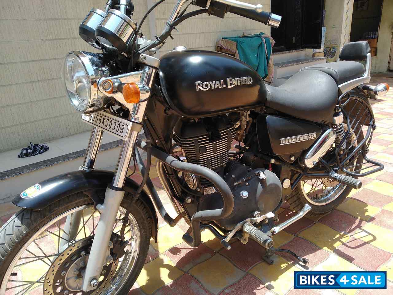 Black Royal Enfield Thunderbird 350