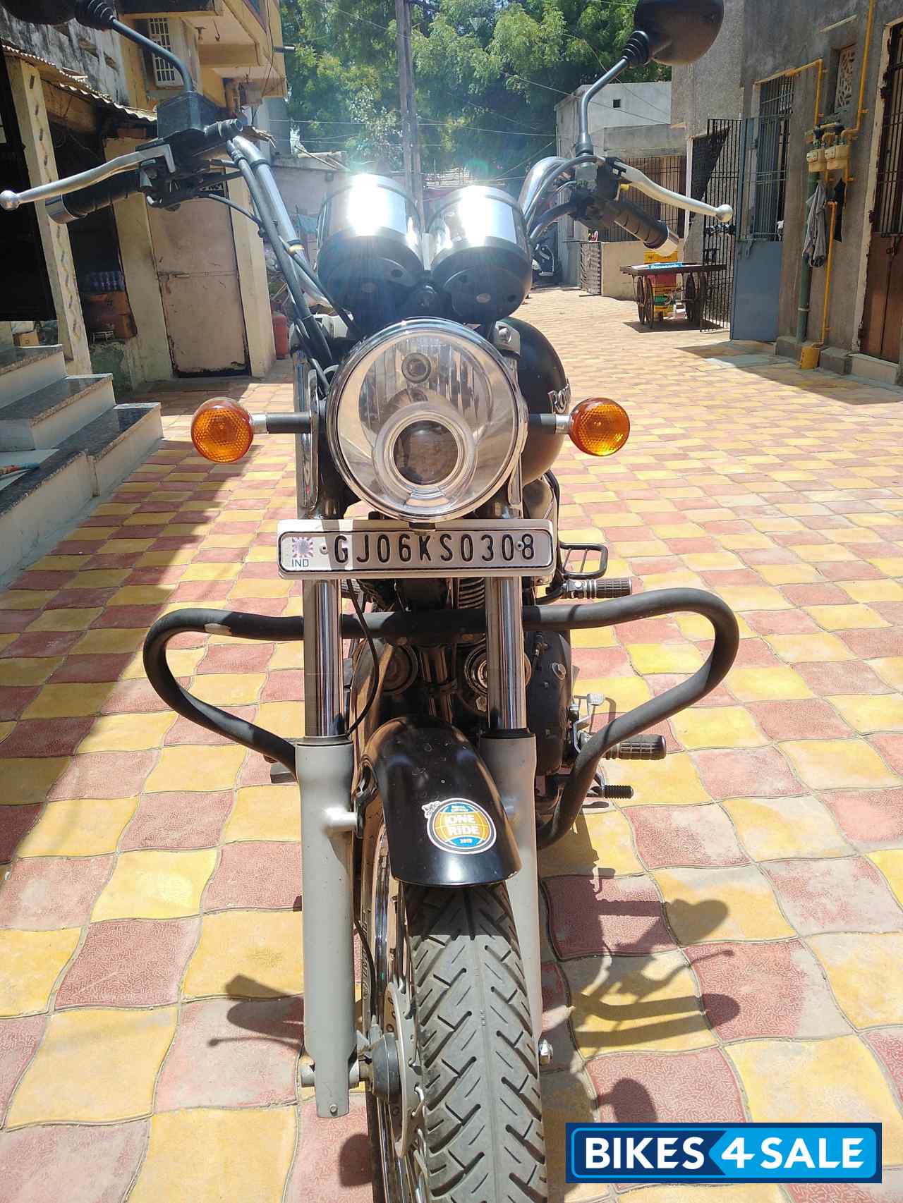 Black Royal Enfield Thunderbird 350