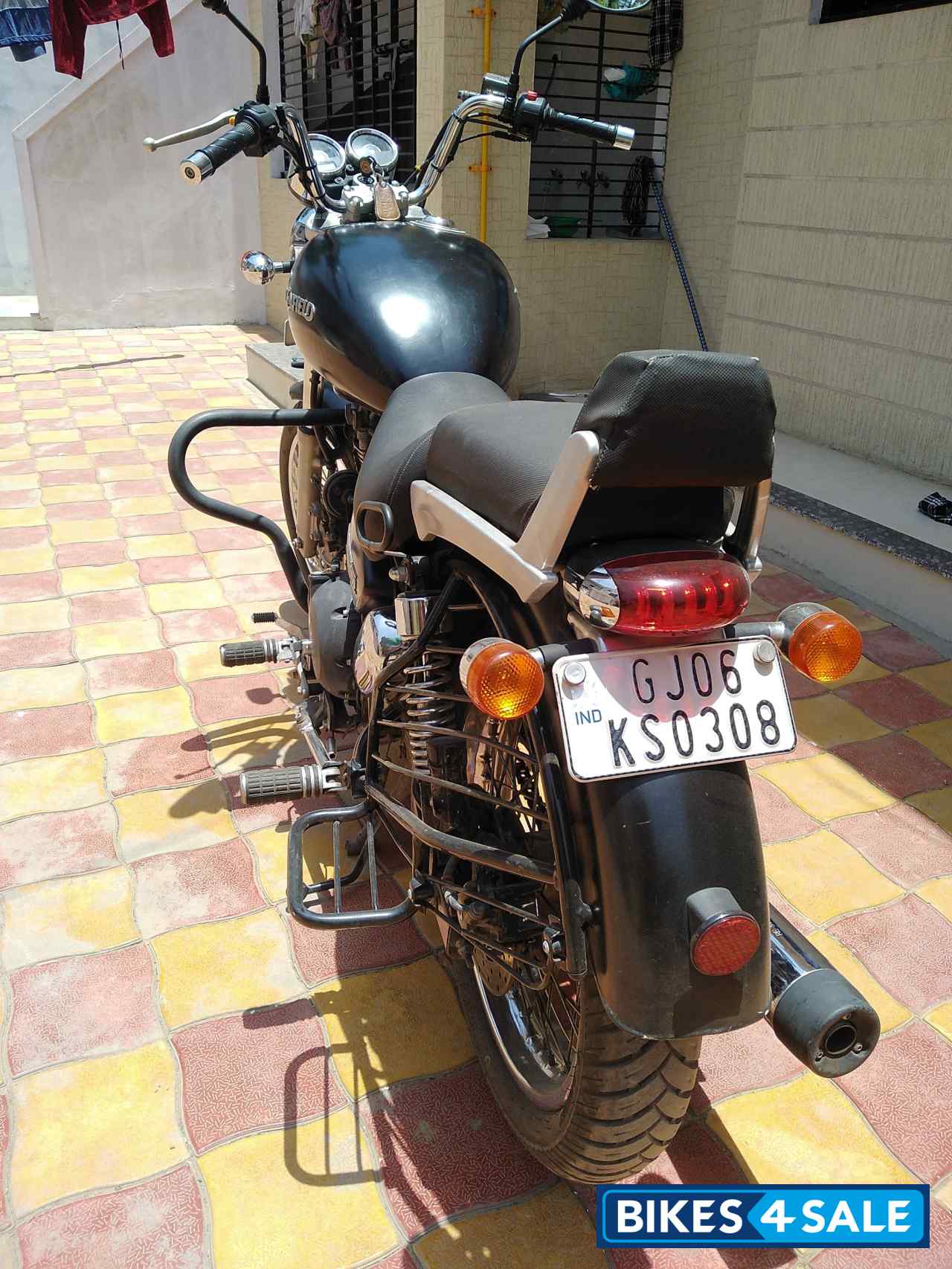 Black Royal Enfield Thunderbird 350