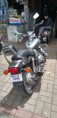 Silver Bajaj Avenger 220 DTS-i