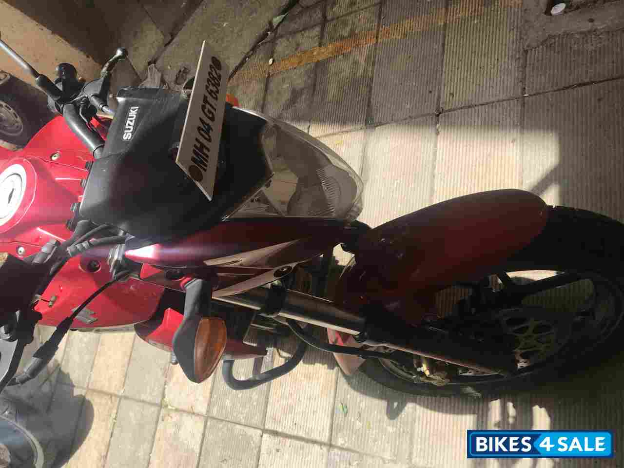 Red Suzuki Gixxer 150