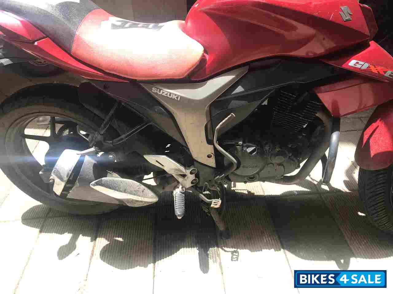 Red Suzuki Gixxer 150