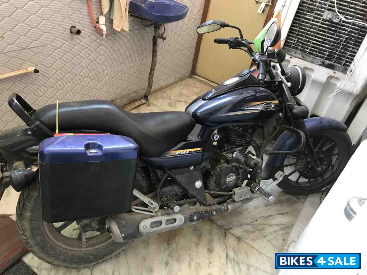 Blue Bajaj Avenger Street 150