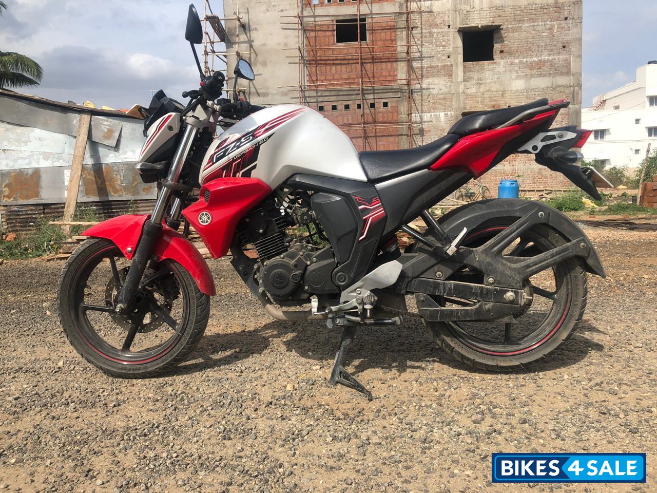White With Red Yamaha FZ