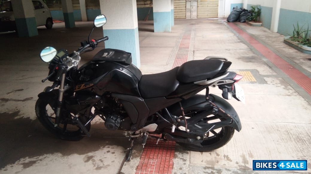 Black Yamaha FZ FI V2