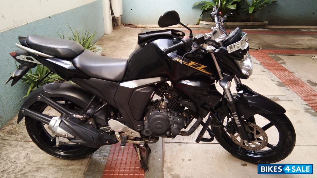 Black Yamaha FZ FI V2