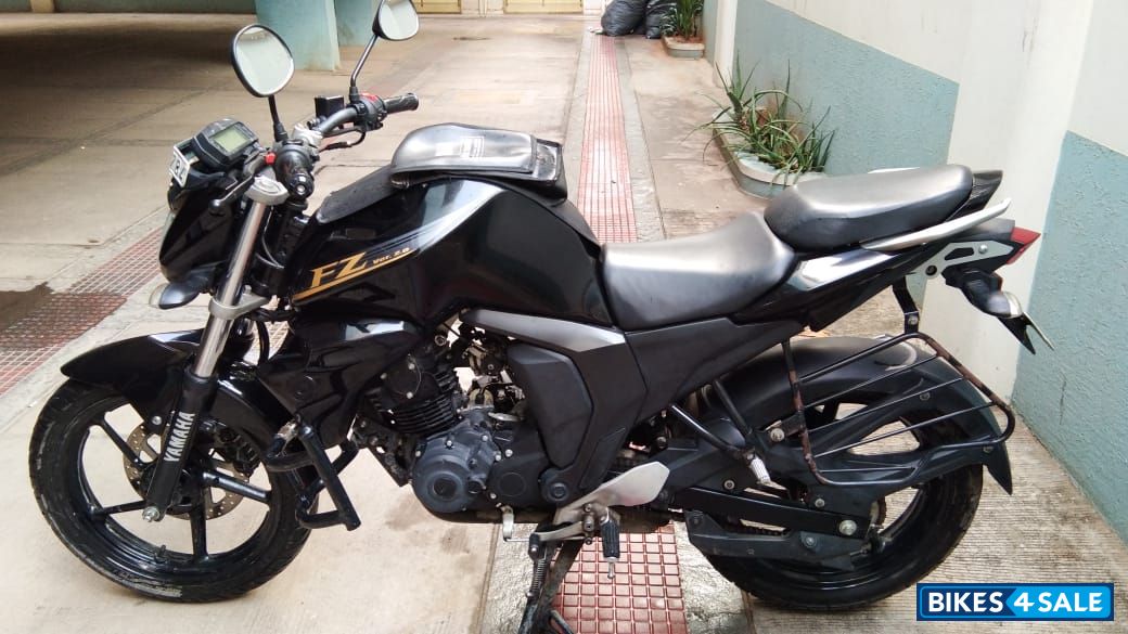 Black Yamaha FZ FI V2