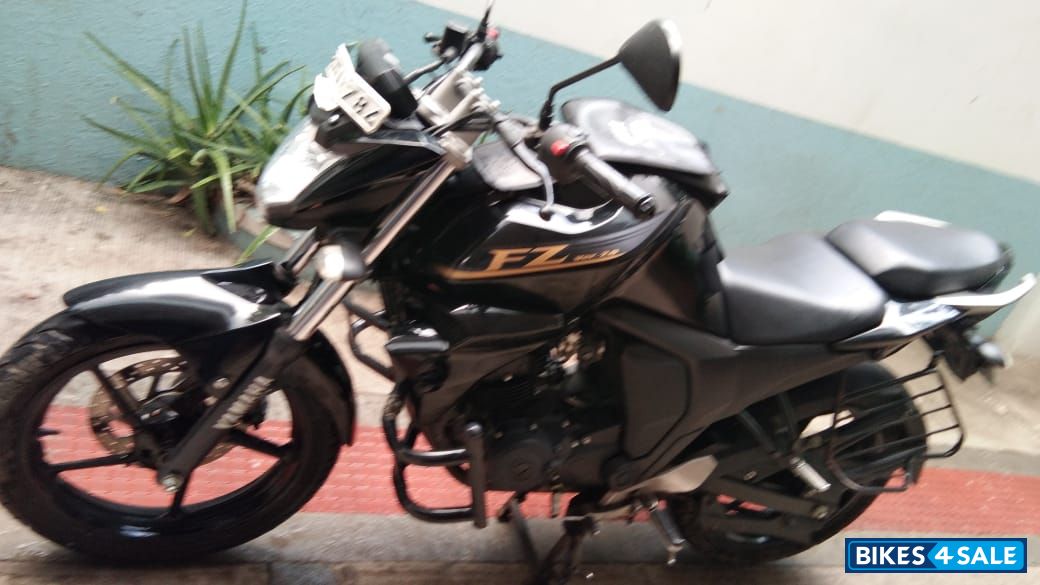 Black Yamaha FZ FI V2