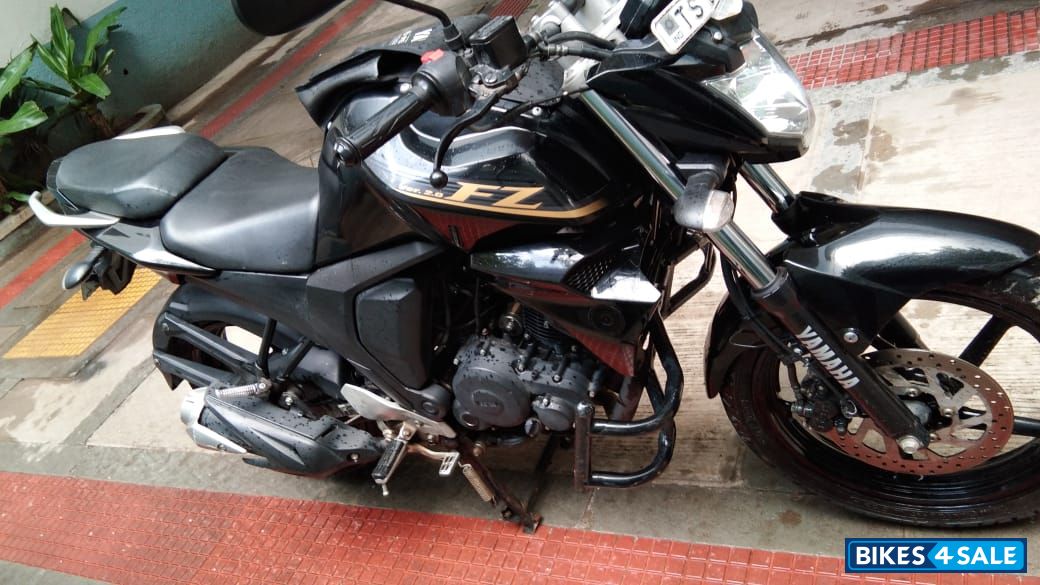 Black Yamaha FZ FI V2