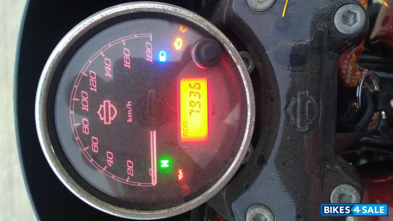 Red Harley Davidson Street 750