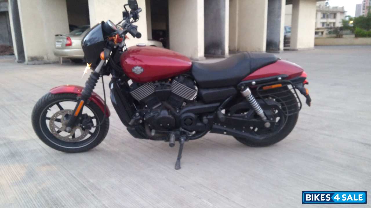 Red Harley Davidson Street 750