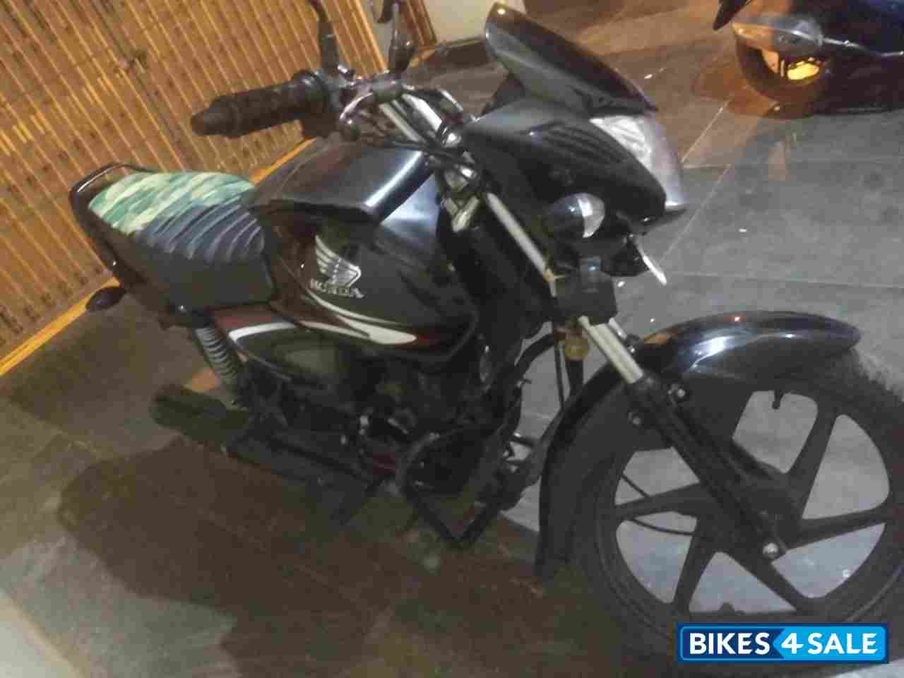 Black Honda CB Shine