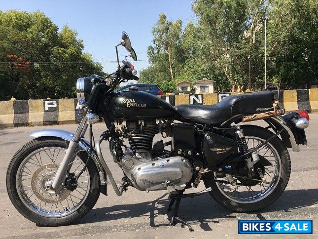 Black Royal Enfield Bullet Electra 5S
