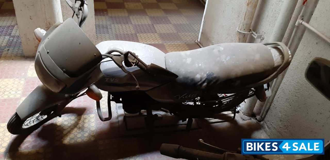 Silver TVS Victor GX