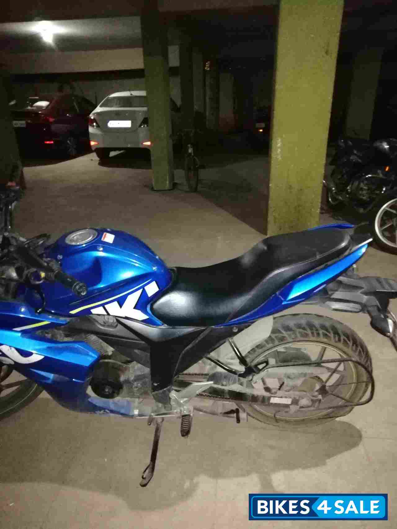 Blue Suzuki Gixxer SF
