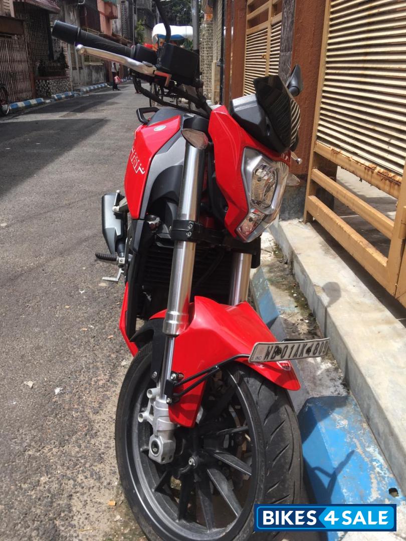 Red Benelli TNT 25