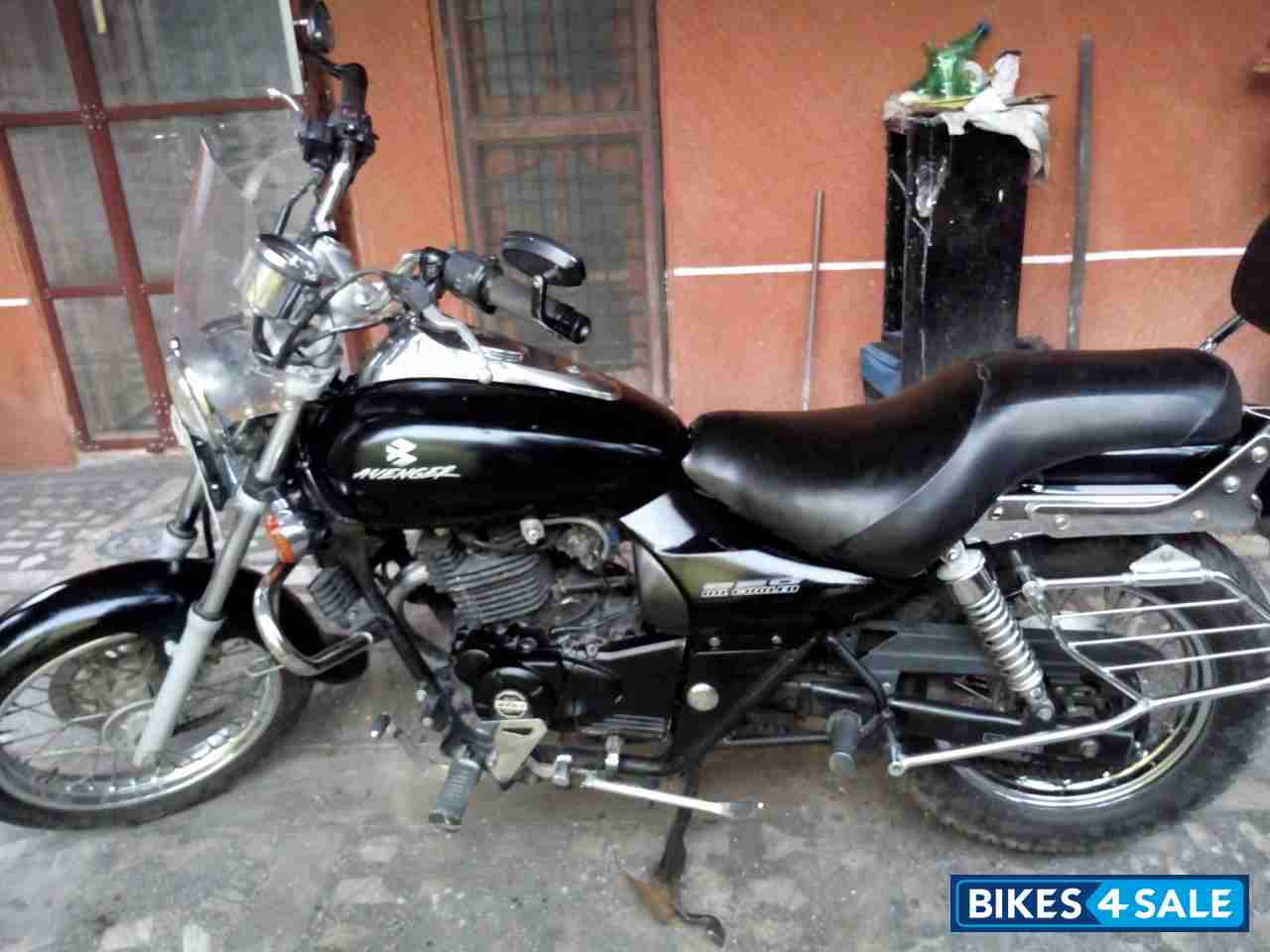 Bajaj Avenger 220 DTS-i