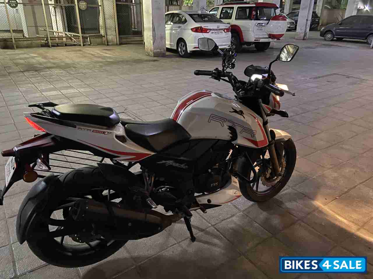 White TVS Apache RTR 200 4V ABS Race Edition 2.0