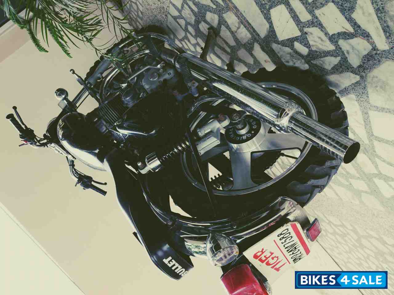 Black Royal Enfield Bullet Electra 5S