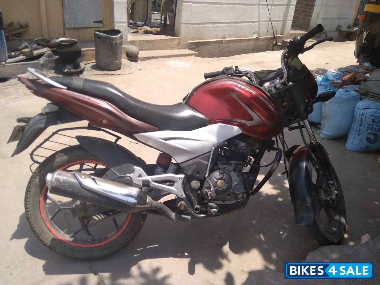 Red Bajaj Discover 125 ST
