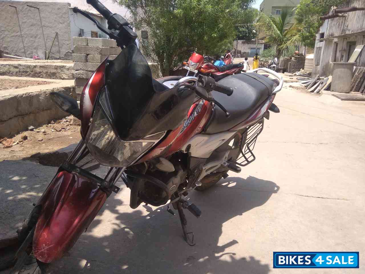 Red Bajaj Discover 125 ST