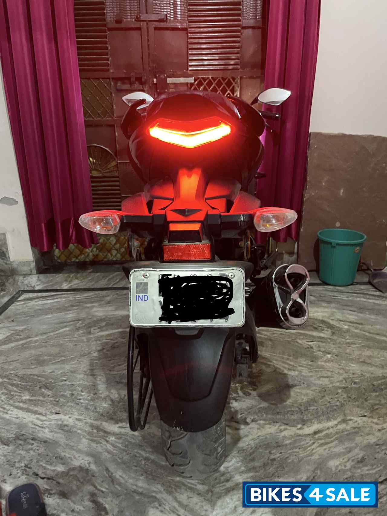 Glossy Sparkle Black Suzuki Gixxer SF Fi