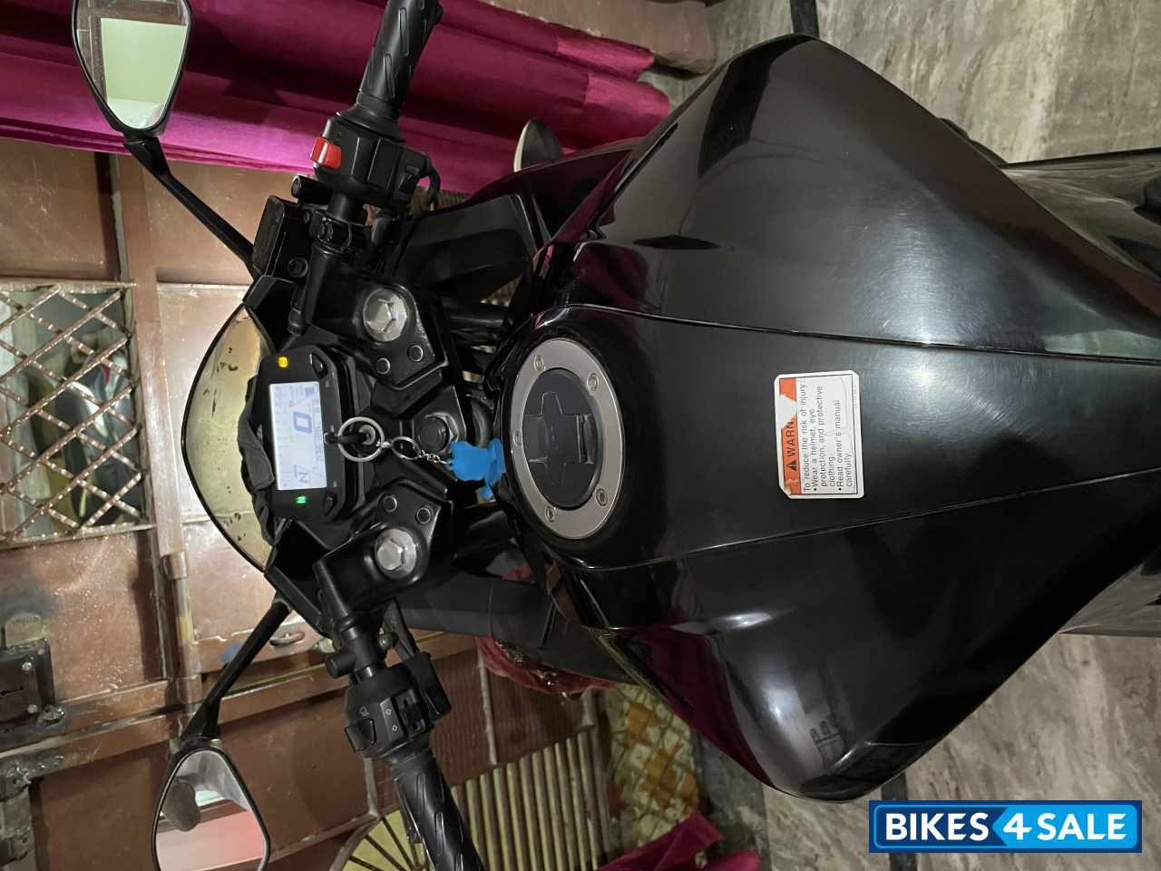 Glossy Sparkle Black Suzuki Gixxer SF Fi