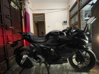 Glossy Sparkle Black Suzuki Gixxer SF Fi